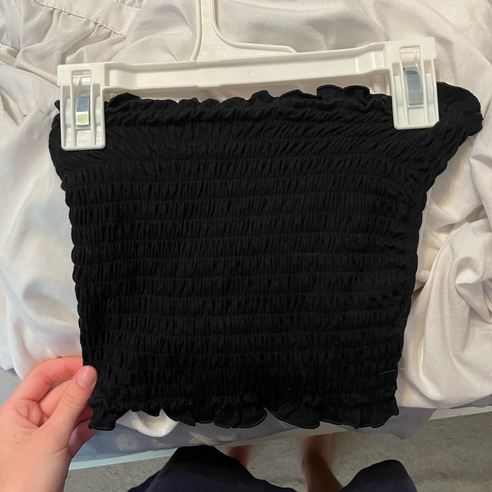 black scrunch crop top